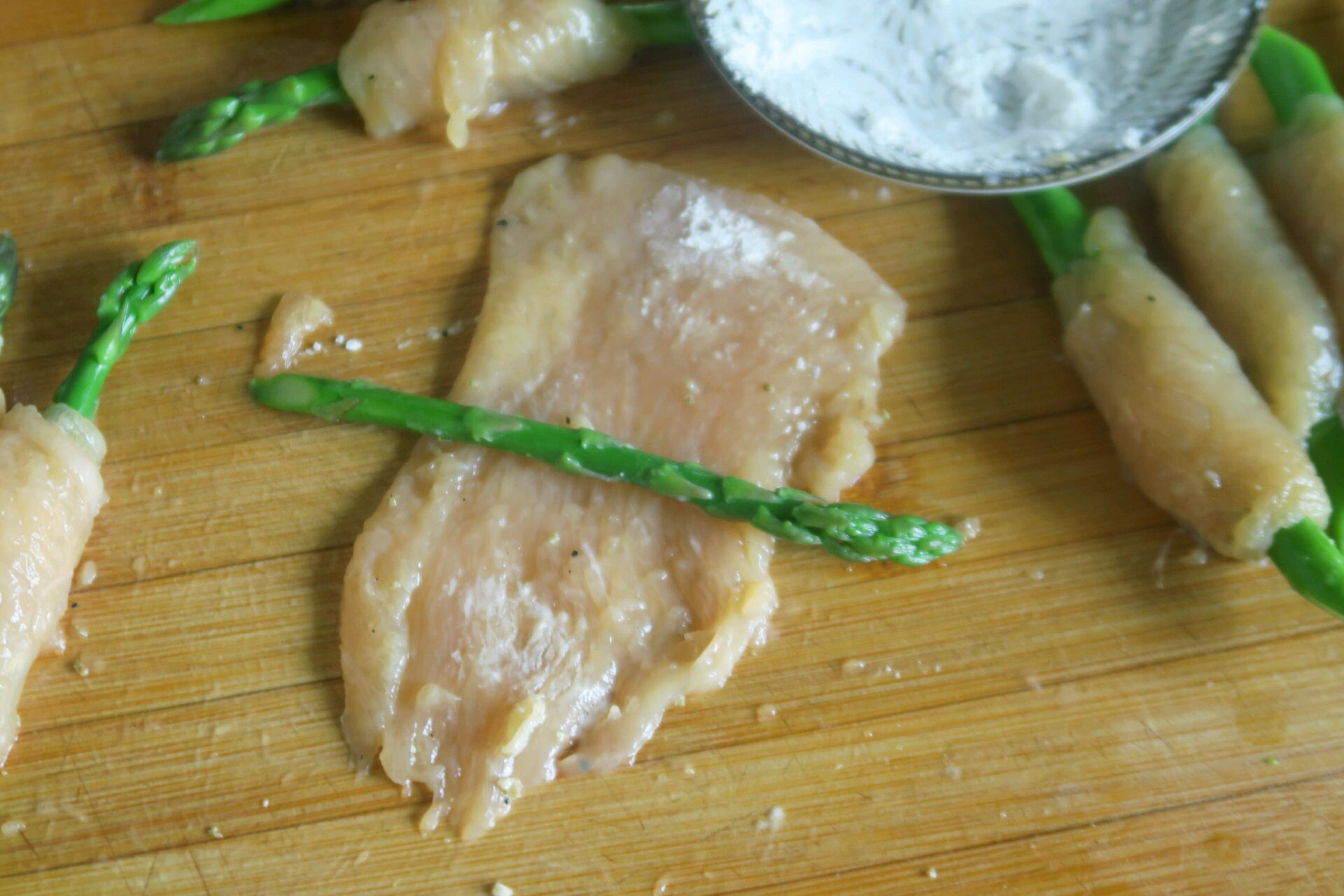 鸡肉焖芦笋辅食怎么做好吃 鸡肉焖芦笋辅食怎么做好吃窍门