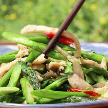 鸡肉焖芦笋辅食怎么做好吃 鸡肉焖芦笋辅食怎么做好吃窍门