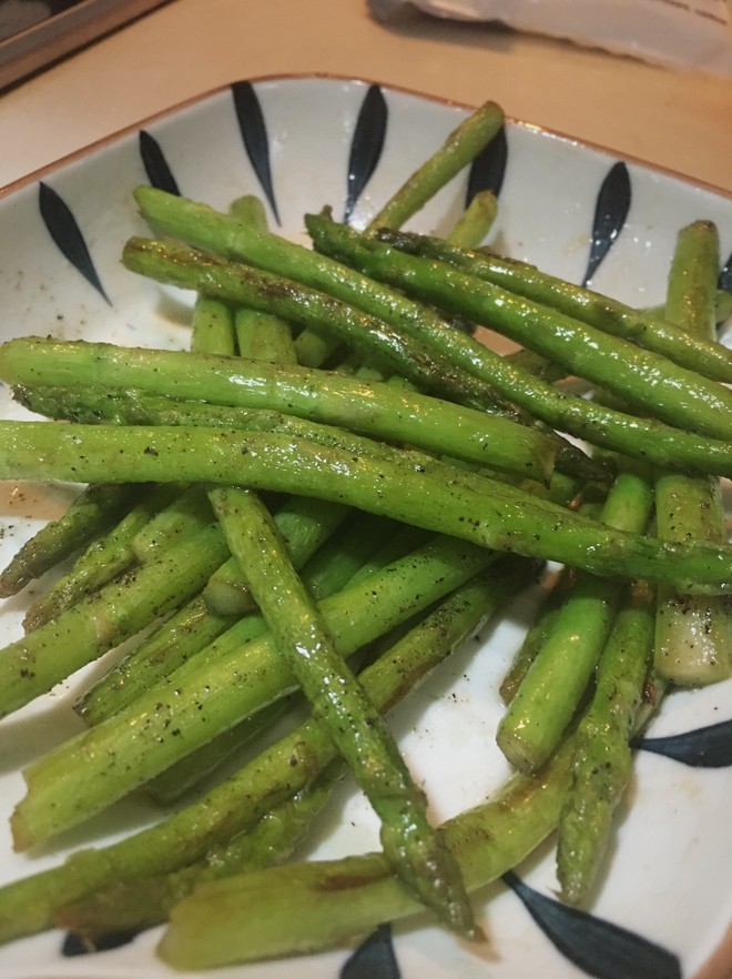 芦笋烟肉怎么做好吃 芦笋炒肉的做法大全家常炒菜窍门